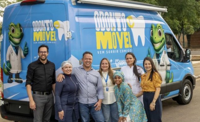 Cláudio Ferreira e primeira-dama anunciam consultório odontológico móvel para ampliar atendimento à população