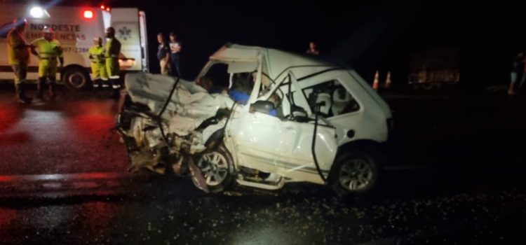 Dois morrem presos às ferragens em grave acidente na BR-163, em Itiquira, sentido Rondonópolis/Cuiabá; vídeo