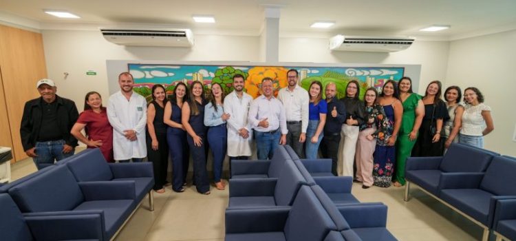 Em 1ª etapa da reforma, prefeito Cláudio e secretário entregam recepção da UPA modernizada e com padrão de excelência