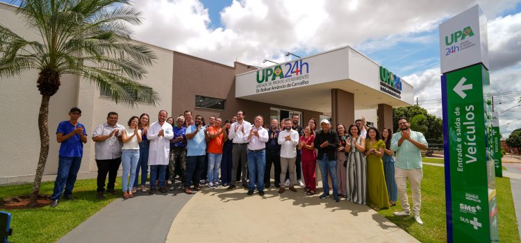 Em 1ª etapa da reforma, prefeito Cláudio e secretário entregam recepção da UPA modernizada e com padrão de excelência