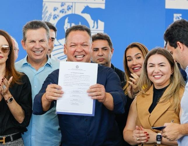 Em evento lotado, prefeito Cláudio Ferreira reforça aliança com Mauro Mendes e lança maior pacote de obras da história de Rondonópolis