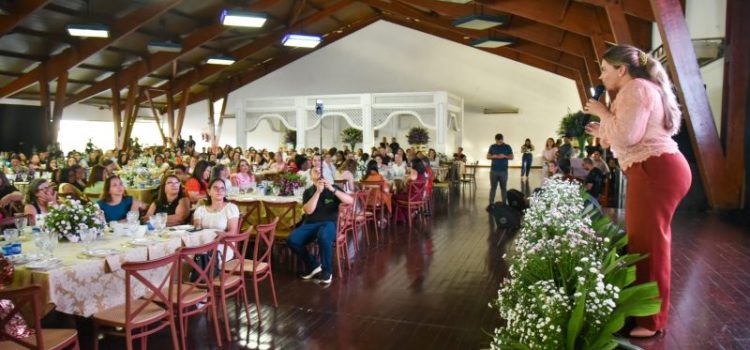 Evento reúne servidoras municipais da Educação em celebração ao mês da mulher em Rondonópolis