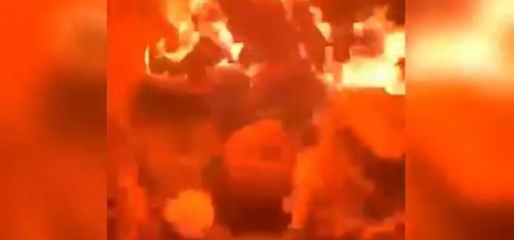 Faccionados violam túmulo e ateiam fogo em corpo de jovem enterrado há um dia; assista