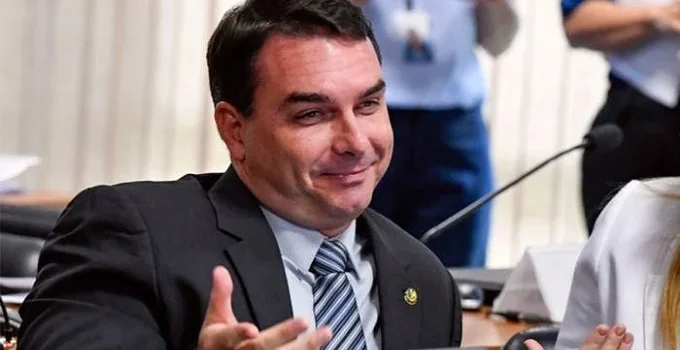 Flávio Bolsonaro cresce e empata com Lula no 2º turno, diz Datafolha