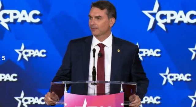 Flávio pede atenção dos EUA às eleições brasileiras, no CPAC