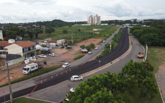 Gestão Abilio aplica microrrevestimento e melhora trafegabilidade na região do Parque das Águas