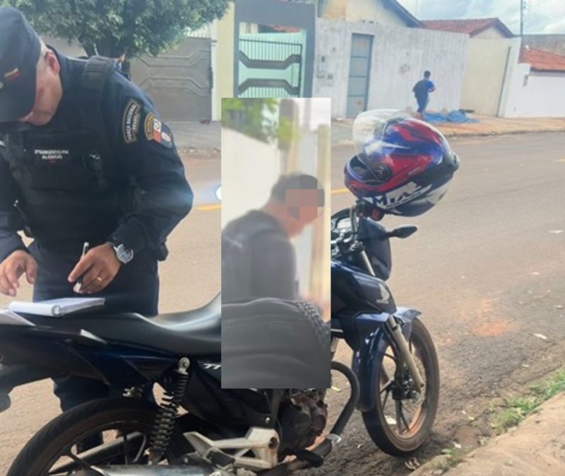 Menor pega moto pra pagar de “gatão” em escola, empina e acaba apreendido em Rondonópolis; vídeo