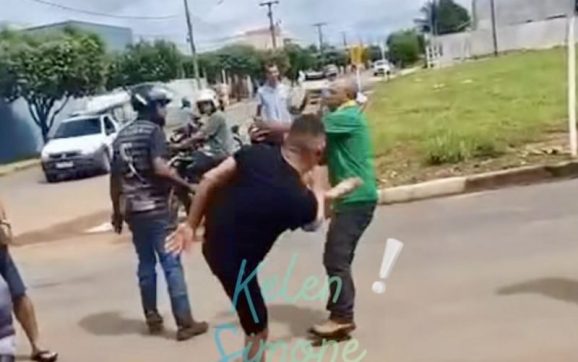 Motociclista bêbado causa acidente e nocauteia homem com ‘bicuda’ no rosto em MT; vídeo viralizou