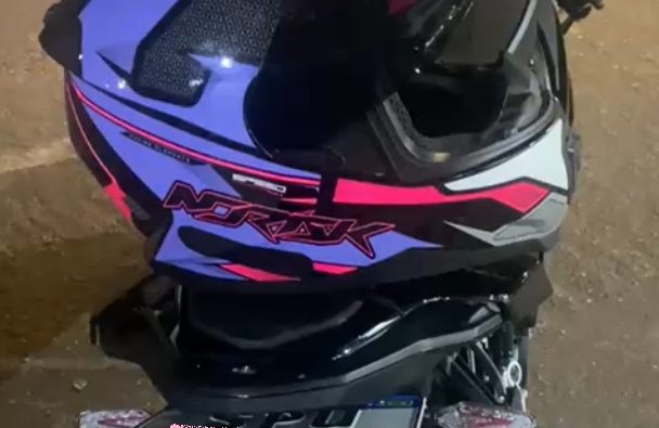 Motociclista de BMW é flagrado com ‘placa mágica’ e ainda tenta ‘boquejar’ em Rondonópolis; assista