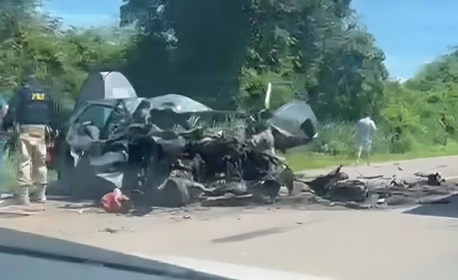 Motorista vai parar no Hospital Regional em estado grave após forte colisão entre carros; vídeo mostra destruição