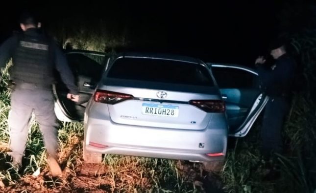 Motorista vive momentos de horror ao ter Corolla roubado por quadrilha armada em Rondonópolis; imagens
