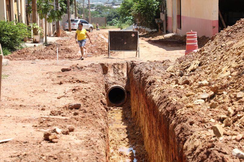 Obras de pavimentação estão paralisadas por falta de repasses do Governo Lula em Cuiabá
