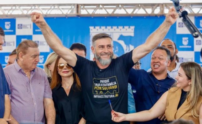 Paulo Schuh celebra assinatura de convênio de R$ 64 milhões para 100% de asfalto no Sagrada Família