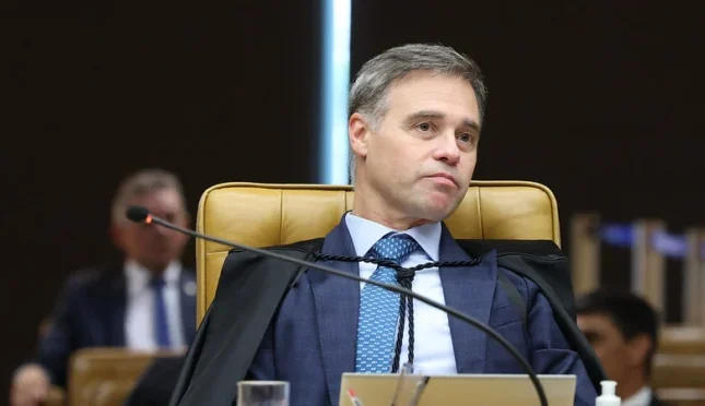 Perigo iminente: avião com André Mendonça tem decolagem abortada após falha mecânica