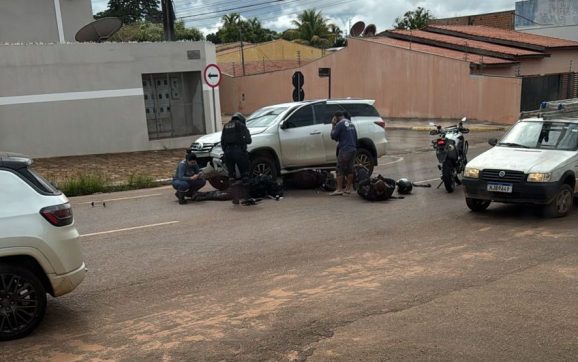 Perseguição a suspeitos termina com PMs feridos em grave acidente em Rondonópolis; imagens