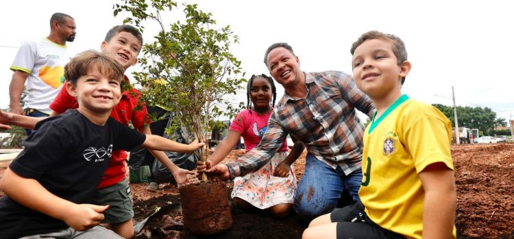 Prefeito anuncia começo do programa que permite adoção de áreas verdes em Rondonópolis