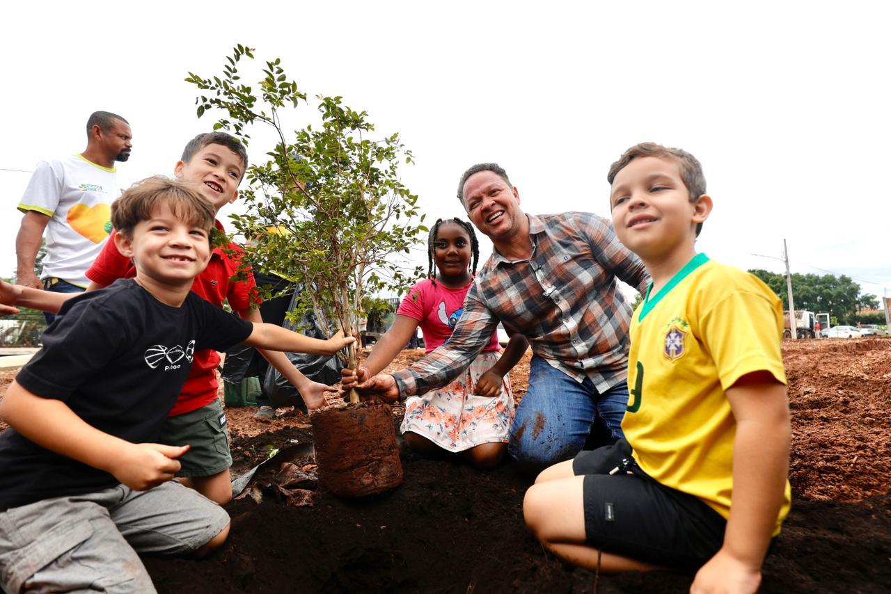 Prefeito anuncia começo do programa que permite adoção de áreas verdes em Rondonópolis