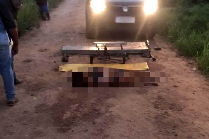 Vídeo forte mostra mulher ferida após marido atropelá-la e atacá-la com ‘macaco’ em MT; vítima morreu