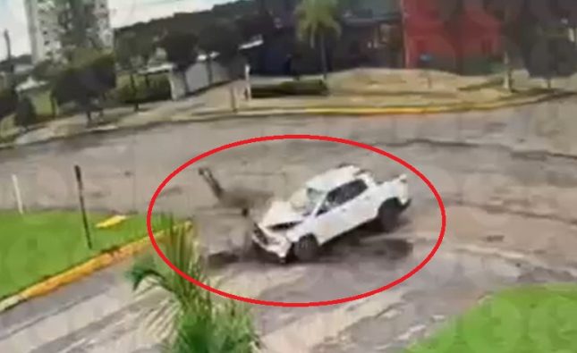 Vídeo mostra motociclista sendo arremessado em atropelamento brutal em MT; estado é gravíssimo