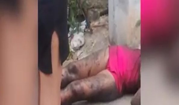 Vídeo mostra mulher espancada e baleada após ataque de facção contra rivais