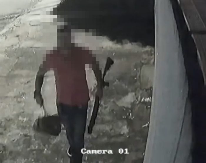 Bombeiro é preso após caçar homem ligado à ex e atirar de 12 contra casa em Rondonópolis; vídeo mostra tudo