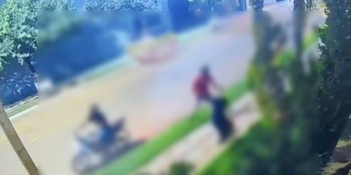 Câmera flagra bandido derrubando mulher e roubando celular em área nobre de Rondonópolis