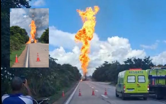 Carreta carregada com etanol é tomada pelas chamas após acidente e causa pânico na Serra de São Vicente; vídeos