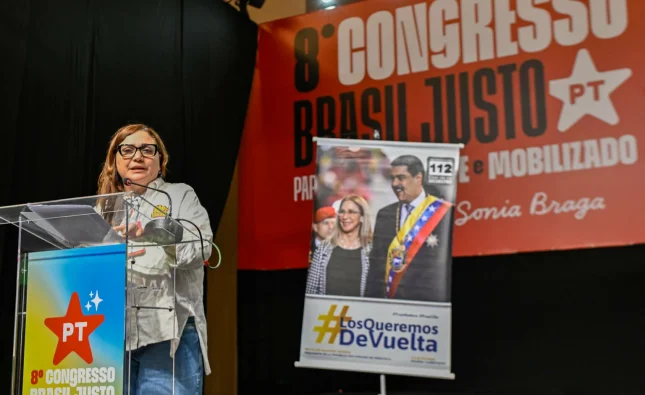 Congresso Nacional do PT teve cartaz pedindo volta de Maduro