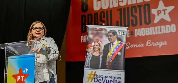 Congresso Nacional do PT teve cartaz pedindo volta de Maduro