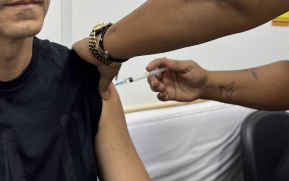 Dia D de vacinação tem reforço contra influenza para grupo prioritário e ampla gama de vacinas para população em geral