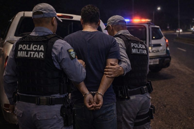 Drogado ameaça matar companheira e a obriga a banho à força após fala sobre ‘chifre’ em Rondonópolis