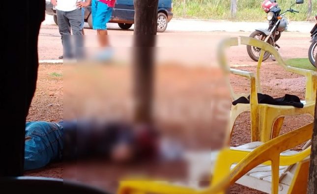 EXECUÇÃO SUMÁRIA | Homem chega de moto, manda vítima deitar e dispara várias vezes em MT; imagens fortes