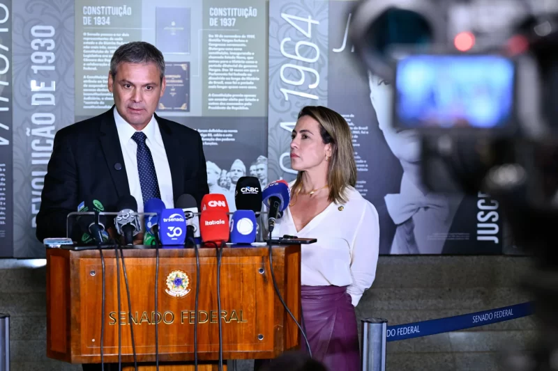 Falsa acusação de estupro: Relator da CPMI do INSS pede prisão de Lindbergh e Soraya