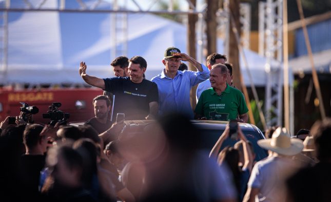 Flávio Bolsonaro reafirma apoio a Medeiros para o Senado durante a Norte Show