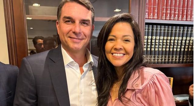 Flávio pode escolher vereadora evangélica como vice, diz jornal