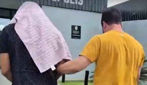 Homem é preso após invadir trabalho da ex e tentar matá-la esfaqueada em Rondonópolis; vídeo mostra prisão