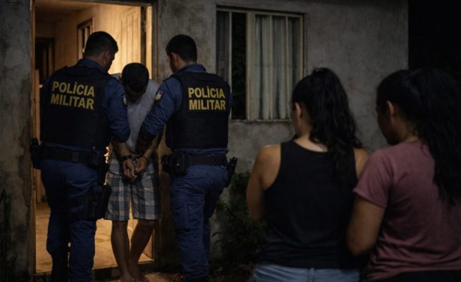 Homem ‘surta na cachaça’ e espanca família dentro de casa em Rondonópolis