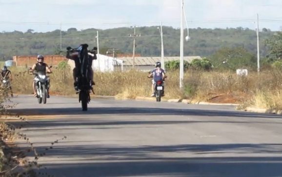 Lei proíbe “rolezinhos” de motos em Rondonópolis é promulgada e prevê multa aos ‘amostradinhos’