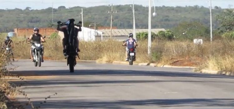 Lei proíbe “rolezinhos” de motos em Rondonópolis é promulgada e prevê multa aos ‘amostradinhos’