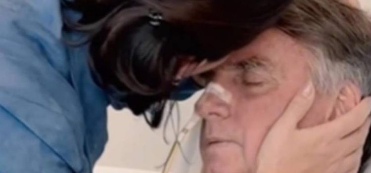 Michelle atualiza quadro de Jair Bolonaro e celebra: “Sem soluços”