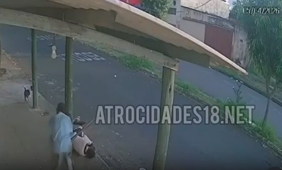 Morador de rua tem cabeça esmagada com cano de aço enquanto dormia na calçada; vídeo