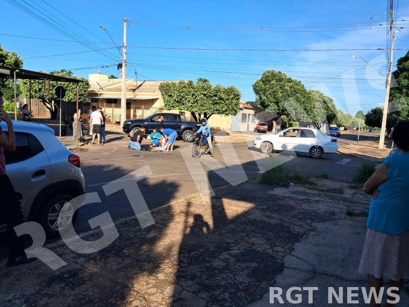 Motorista invade preferencial e acerta em cheio motociclista com filho a caminho da escola em Rondonópolis; imagens