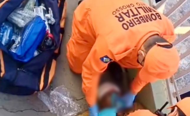 Músico morre ao sofrer infarto durante subida da escadaria da fé em MT; vídeo forte