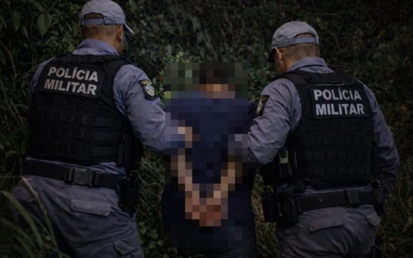 PM prende homem em região de mata após ele invadir casa para estuprar crianças de 9 e 1 ano