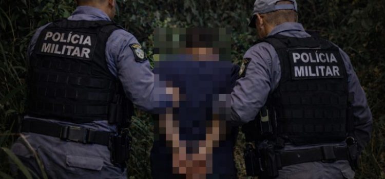PM prende homem em região de mata após ele invadir casa para estuprar crianças de 9 e 1 ano