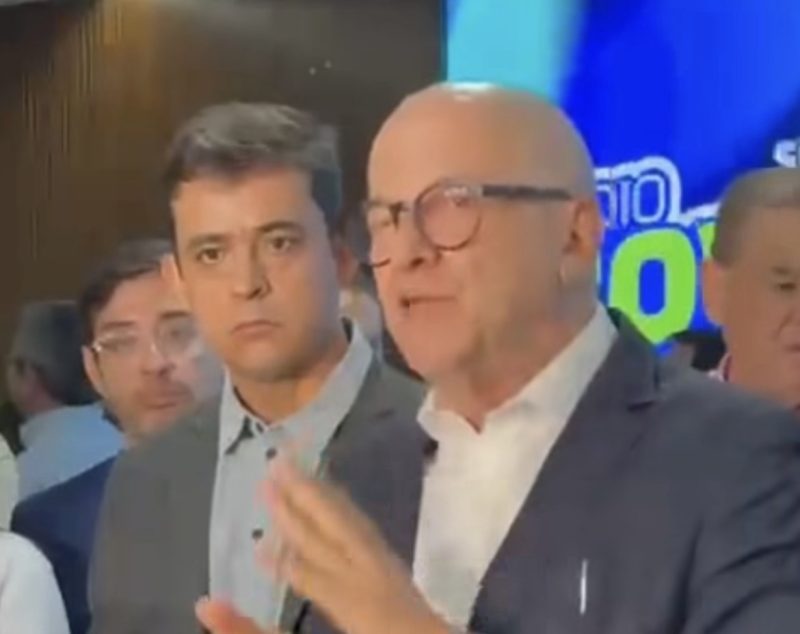 Pivetta se irrita, ‘desdenha’ de demissões no Samu e dispara: “Tá cheio de emprego aí”; vídeo