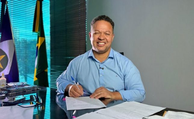 Prefeito Cláudio Ferreira decreta ponto facultativo na véspera do Dia de Tiradentes