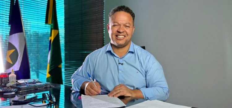 Prefeito Cláudio Ferreira decreta ponto facultativo na véspera do Dia de Tiradentes