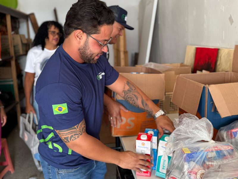 Vereador Professor Alikson Reis conclui entrega de mais de 500 litros de leite arrecadados em corrida solidária