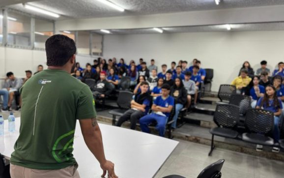 Vereador promove palestra sobre bullying em escola estadual de Rondonópolis